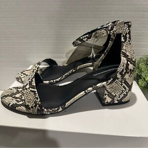 Snakeskin Pattern box  Heel Sandals 10W animal print stylish NWT Comfortable